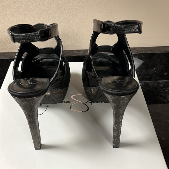 Jessica Simpson black platform heels. - Picture 12 of 12